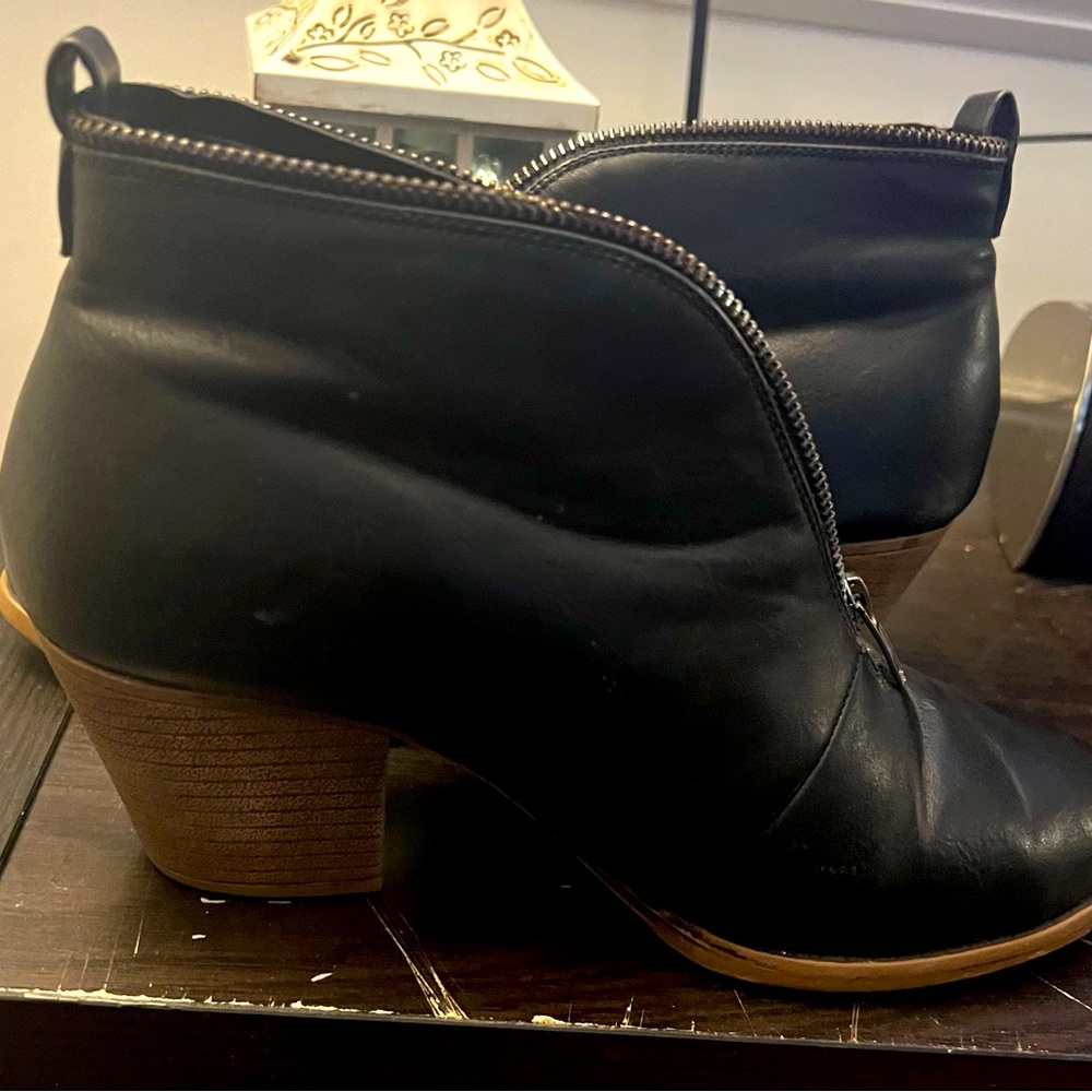 Zipper detail booties